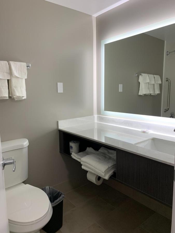 Studio 6 Rockford Luaran gambar