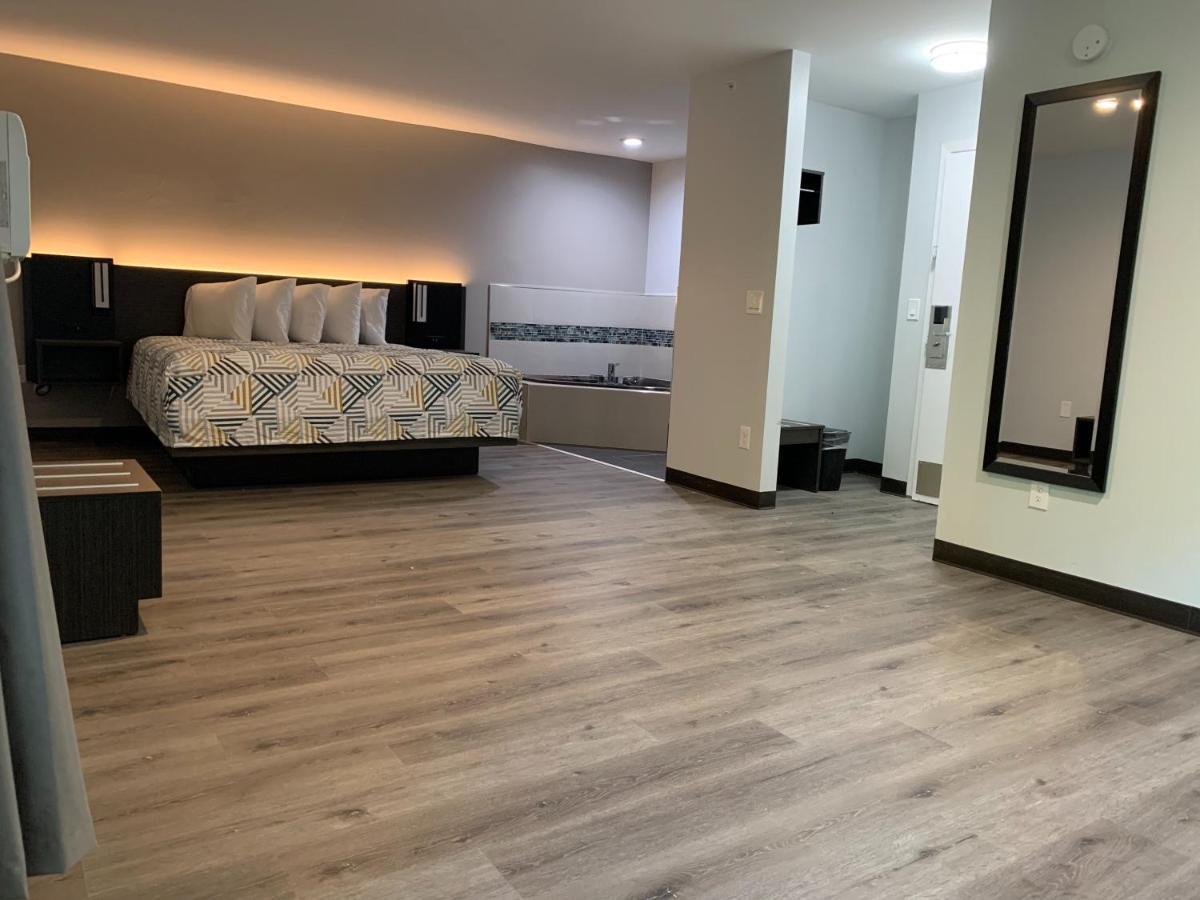 Studio 6 Rockford Luaran gambar