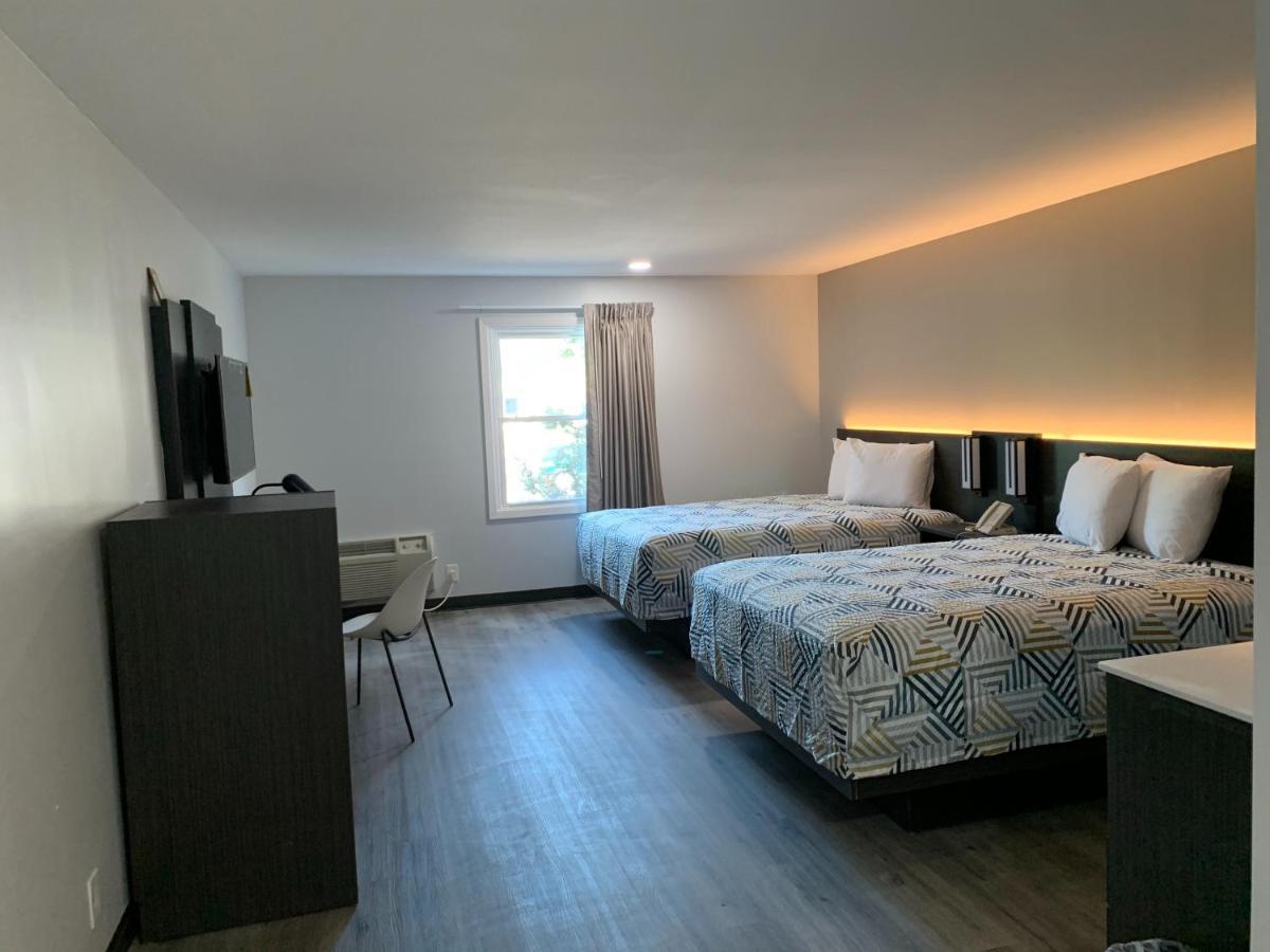 Studio 6 Rockford Luaran gambar