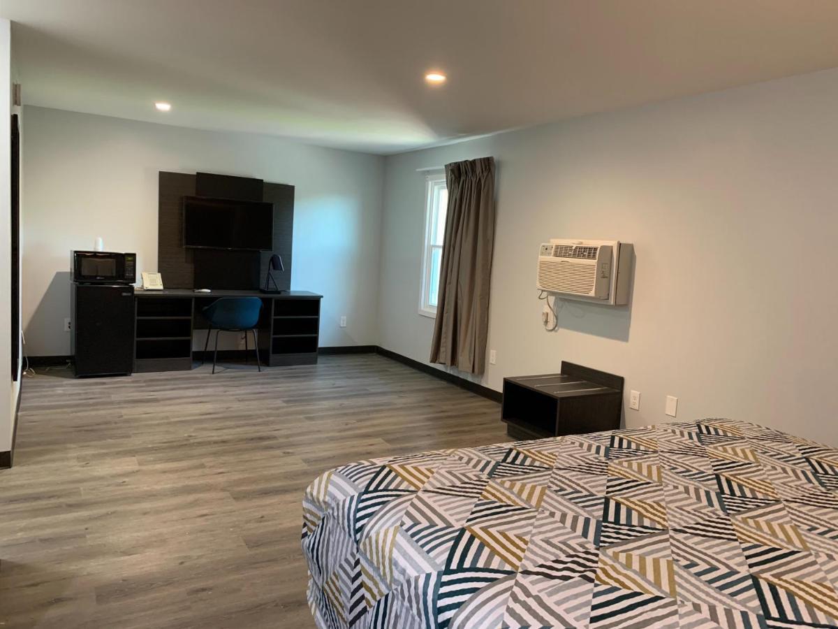 Studio 6 Rockford Luaran gambar