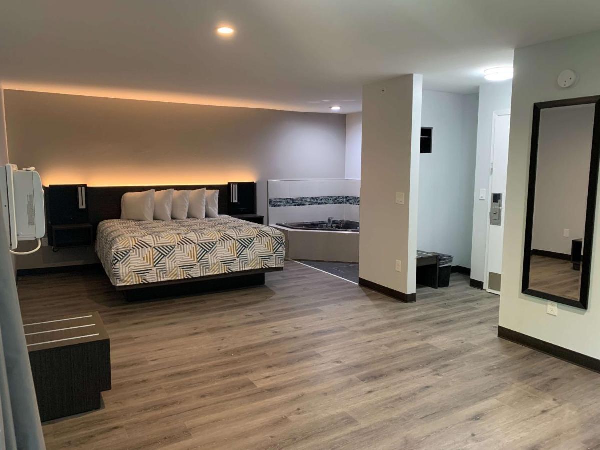 Studio 6 Rockford Luaran gambar