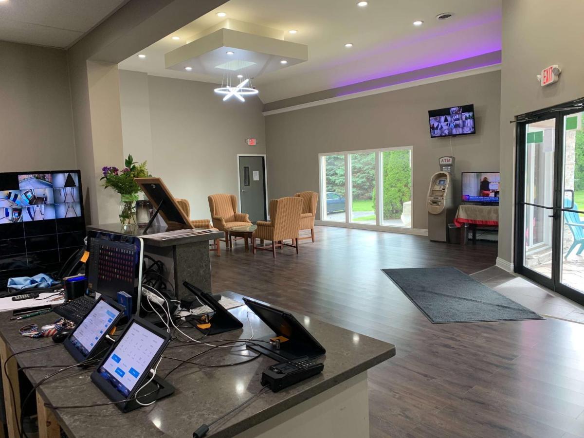 Studio 6 Rockford Luaran gambar